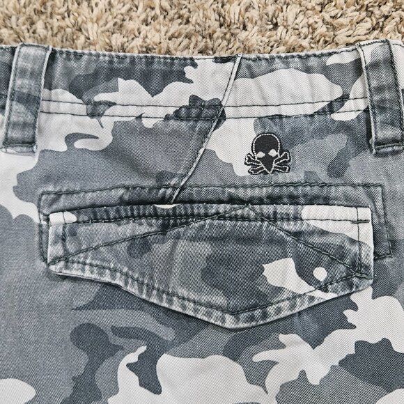 Men's Camo Cargo Utility Shorts - 34 waist - Picture 8 of 11